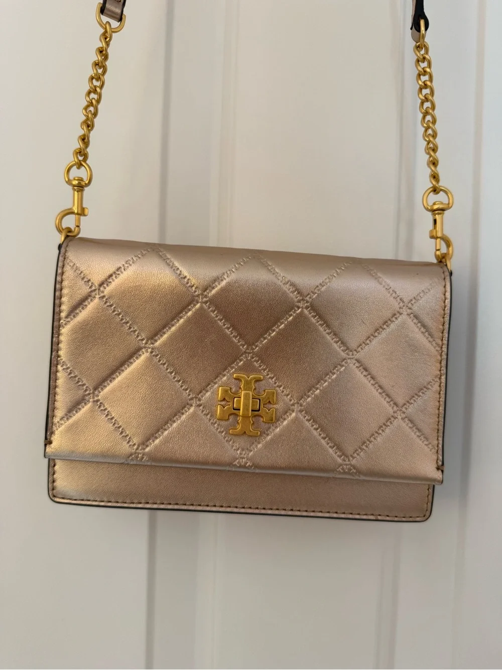 Tory Burch Metallic Quilted Crossbody in Gold